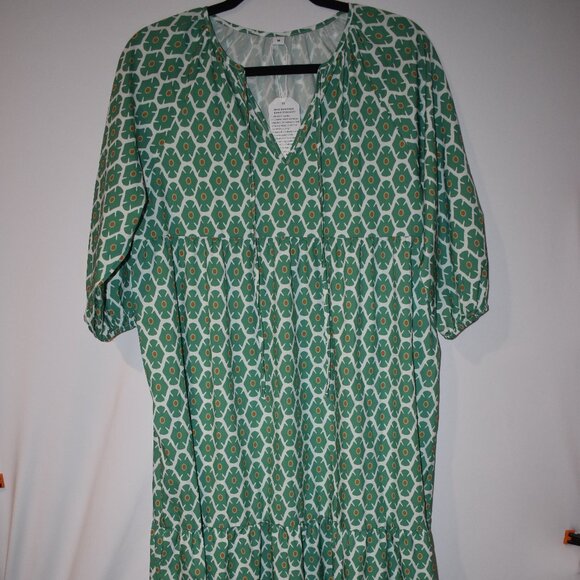The Unbranded Brand Dresses & Skirts - NWT Women's Patterned Green & White Maxi Dress‎ Size Medium